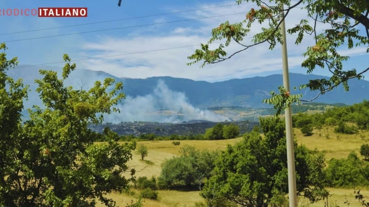 Non Devono Dormire Sogni Tranquilli Incendi In Abruzzo Si Aggrava La Situazione Video E Foto